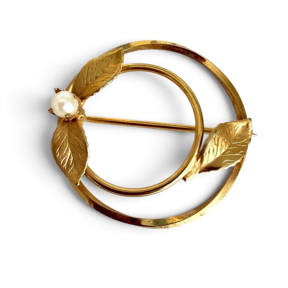 Vintage 1950s C.R. CO. 12K Gold Filled Circle Brooch Pin Leaf Pearl Detailed Cla